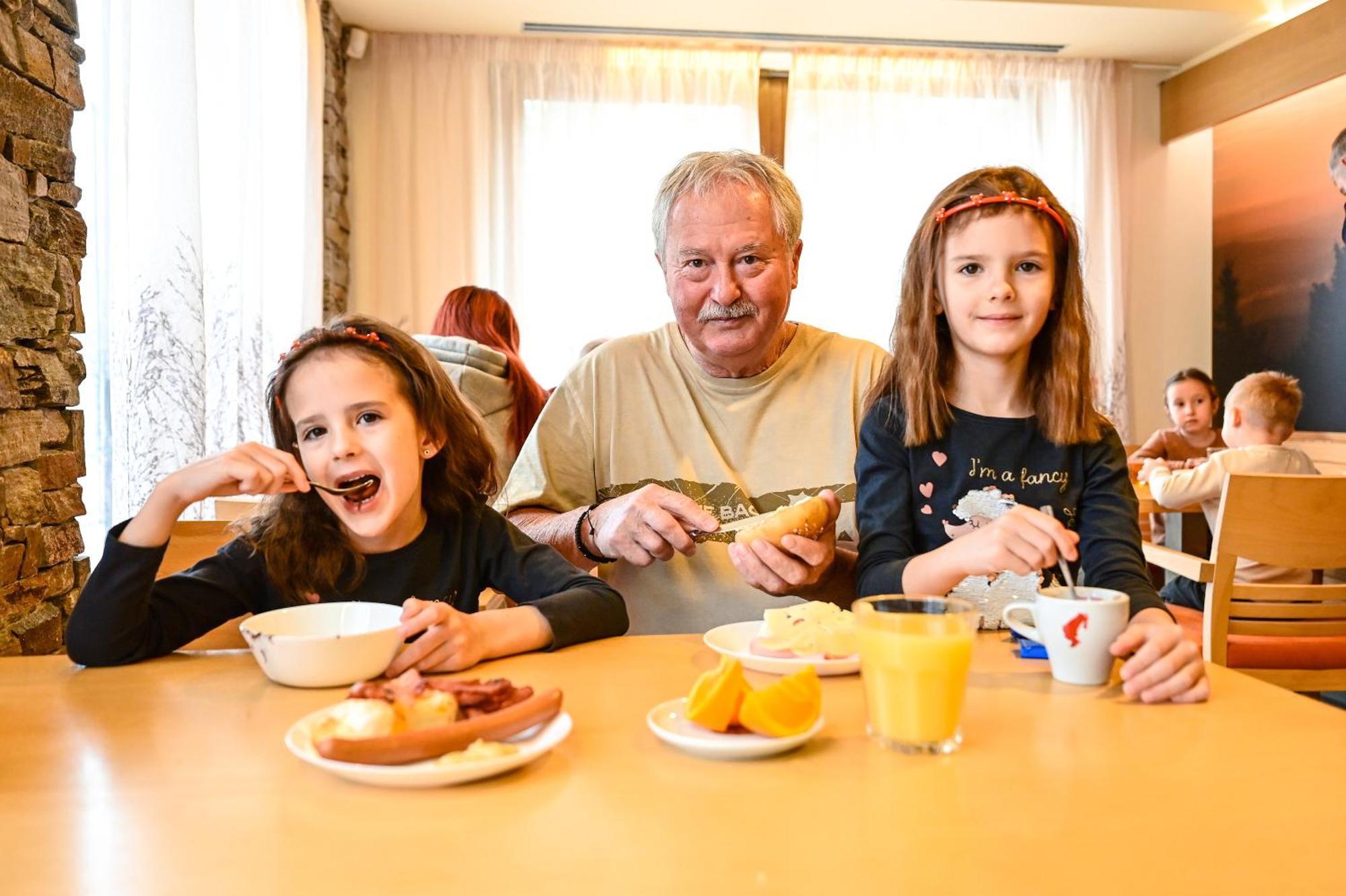 Hotel Jirinka Долні-Морава Екстер'єр фото